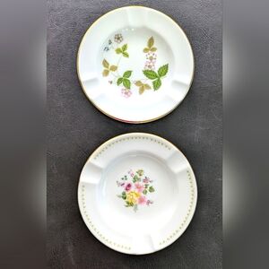 2 - Vtg 4.5" Wedgwood Ashtrays in Bone China Gold Trim wild strawberry/m…